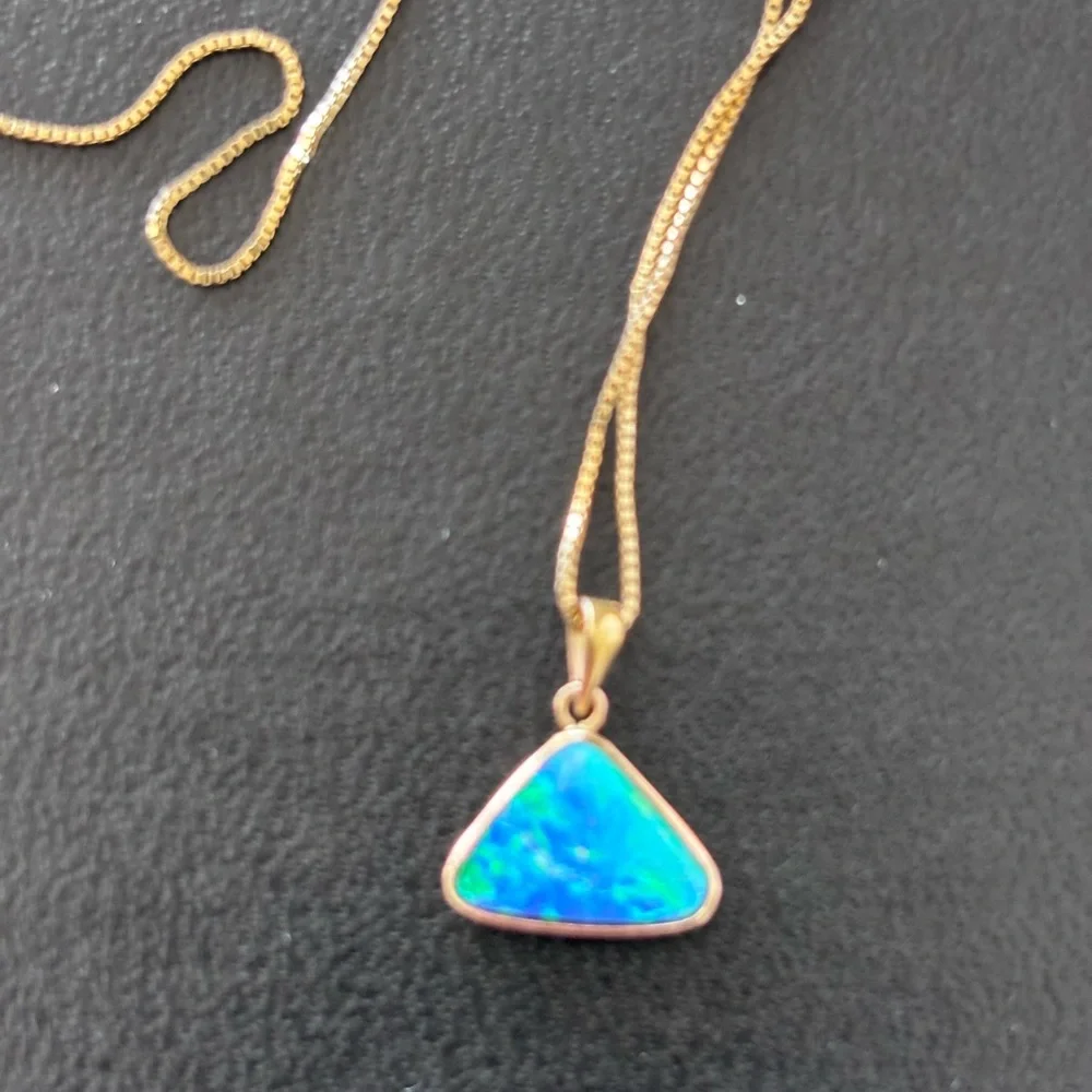 Australian Opal Pendant & Chain - Picture 1 of 9